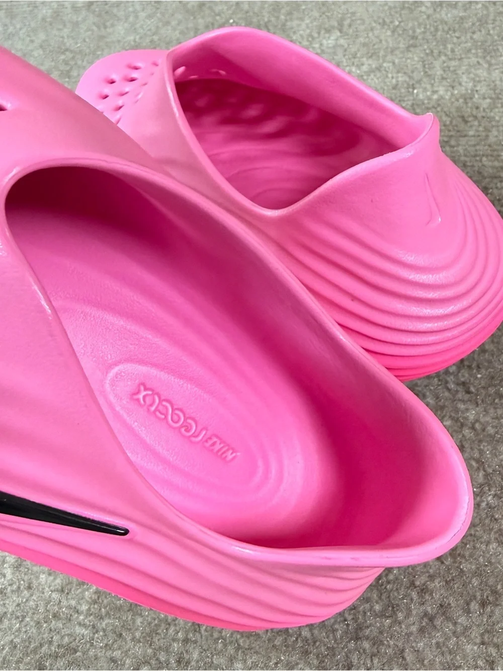 Youth Nike ReactX Rejuven8 Kids Size 5Y Hot Pink Spell Recovery Slip On Clogs